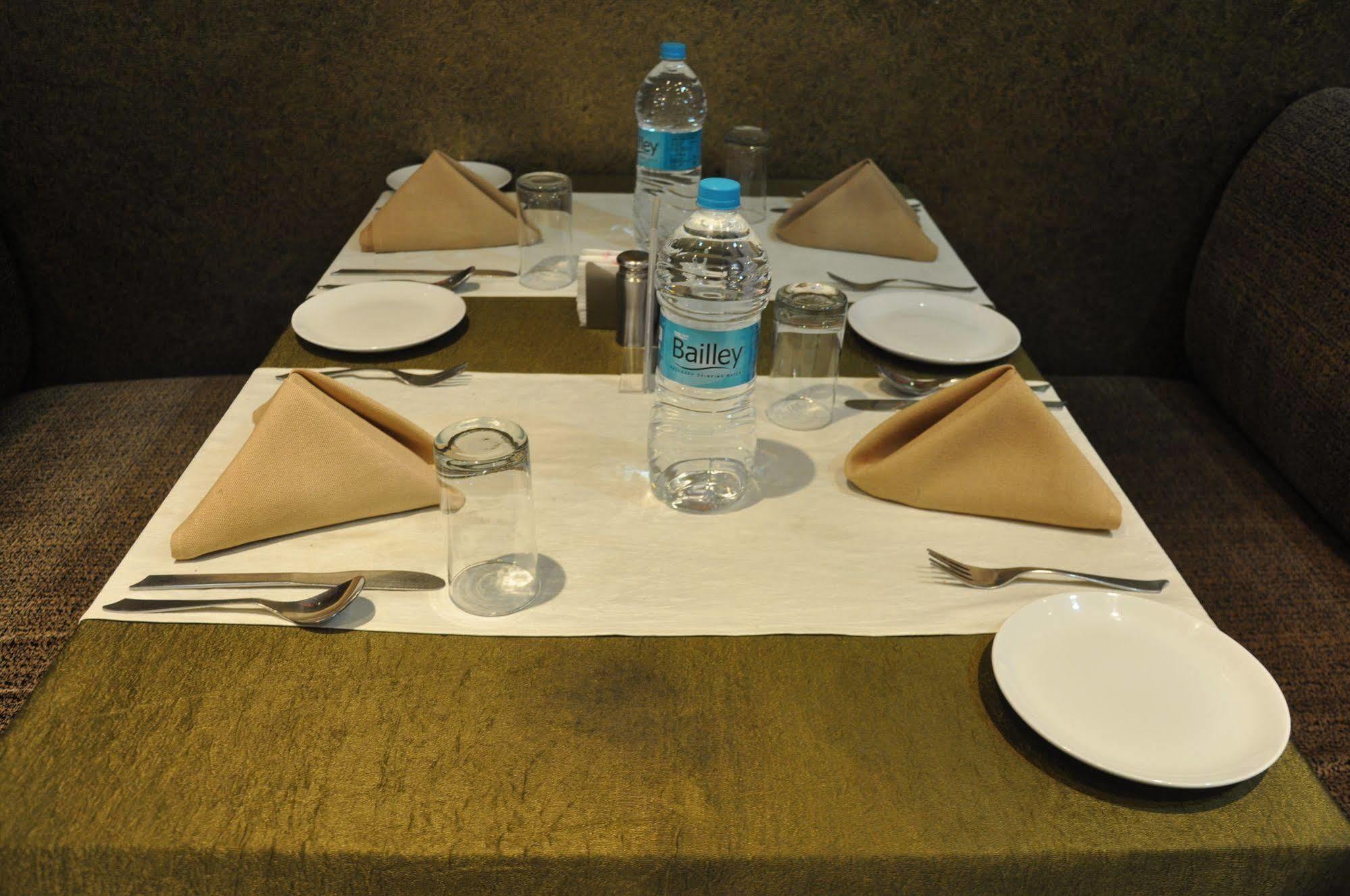 Hotel Vibhav Harsh Varanasi Ngoại thất bức ảnh